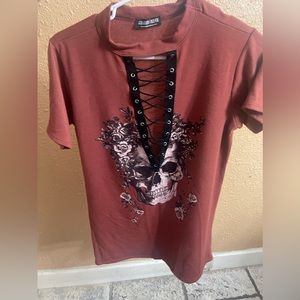 Skull & Roses t-shirt. Size medium.